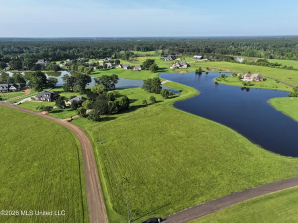 Maura Ln SE, Brookhaven, MS 39601