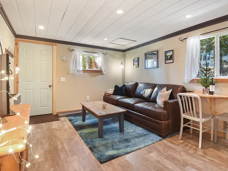 510 Pioneer Way — Photo 8