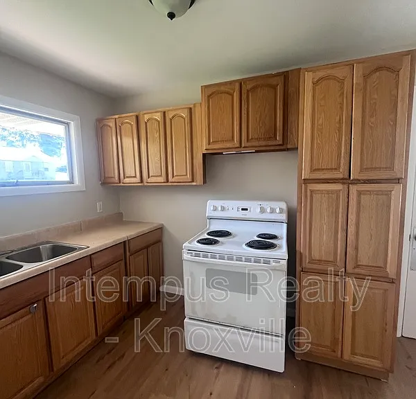 712 S Beaman St — Photo 3