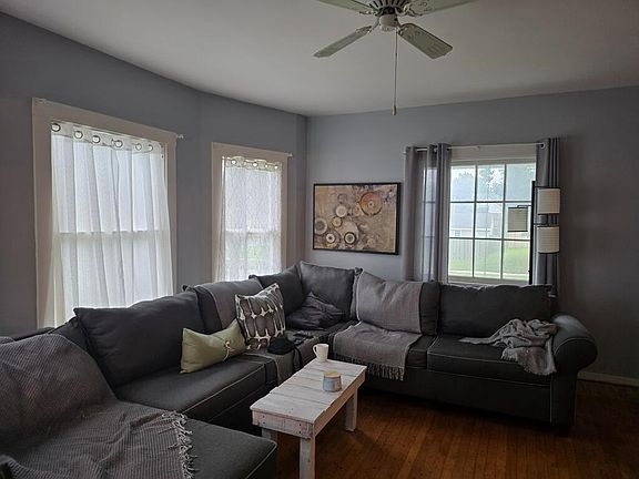 3rd image of 910 Dillingham AVENUE