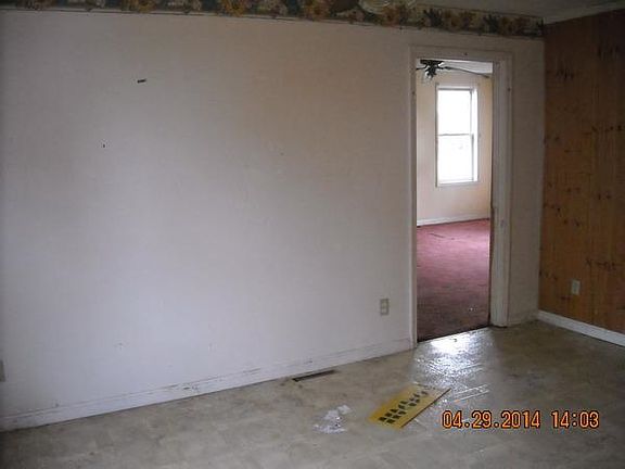 5th image of 303 Brown St