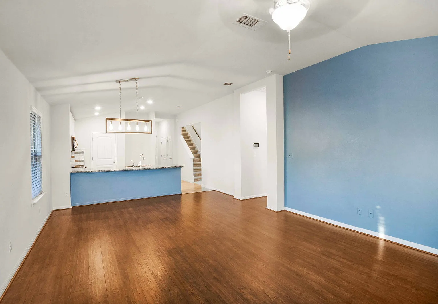 4 bed, 2.0 bath, 1836 sqft, $2,100 — Photo 4