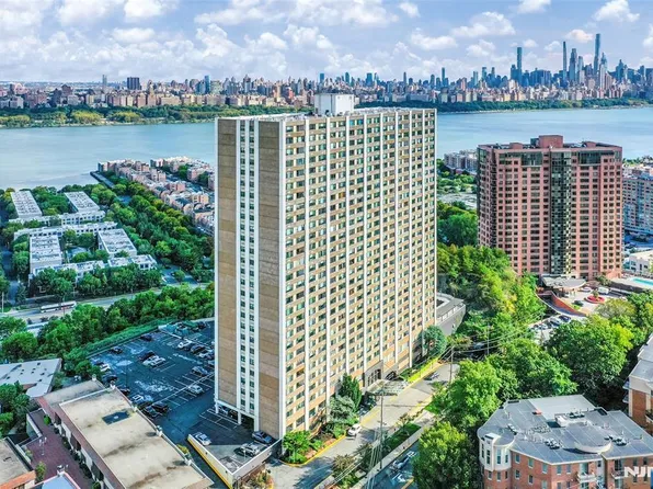 250 Gorge Rd APT 20F, Cliffside Park, NJ 07010