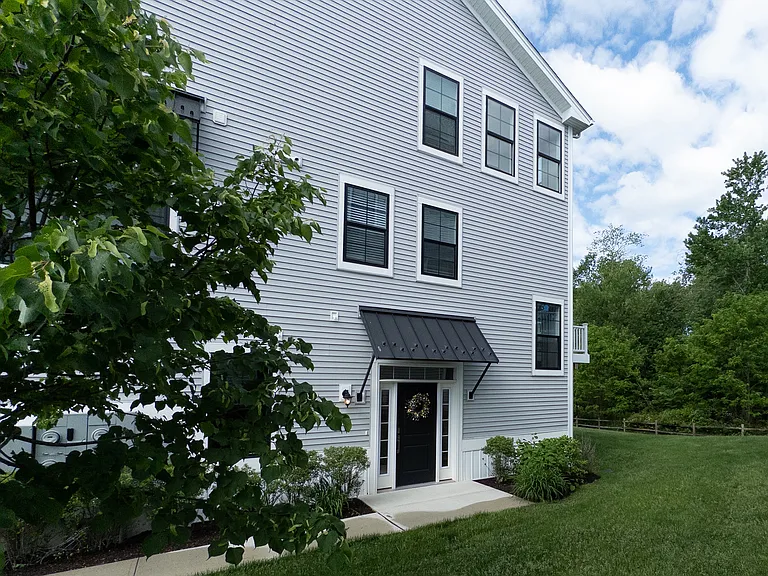25 Brentwood Cir #25 — Photo 3