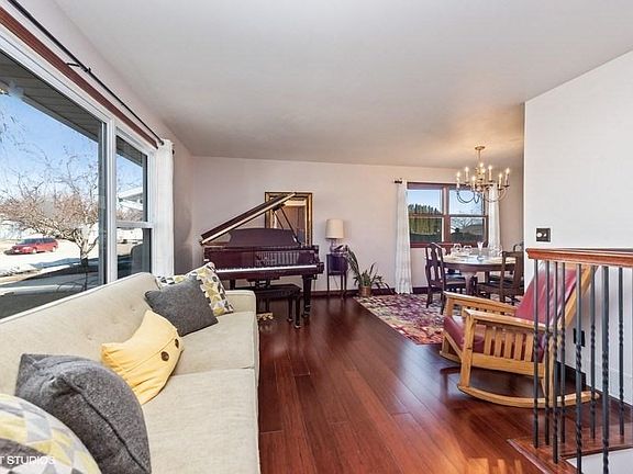 02_2635CollegeSt_1_LivingRoom_LowRes