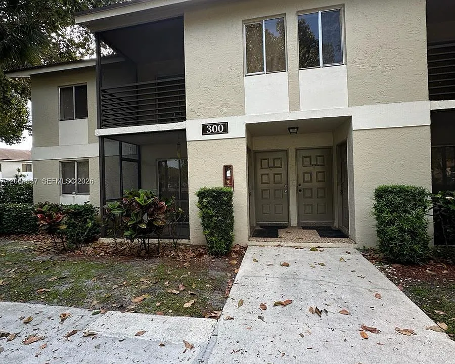 300 Gardens Dr #201