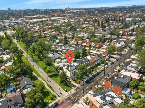 66 Silverthorn Ave, Toronto, ON M6N 3J8