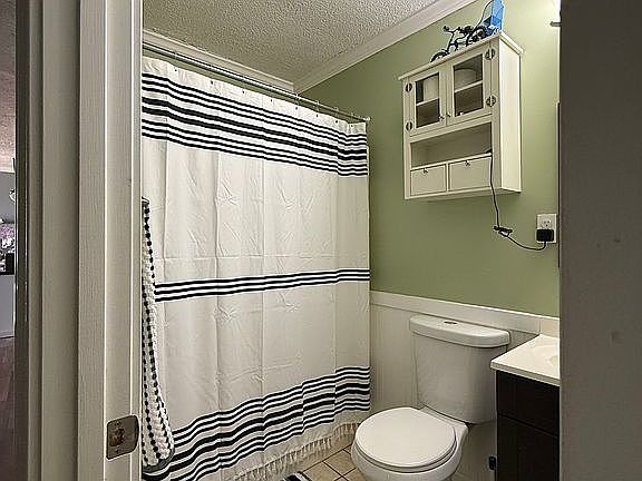 Hall Bathroom- Full bath