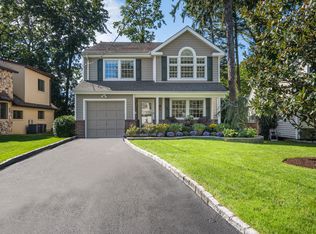 118 Lee Rd, Scarsdale, NY 10583