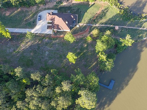 3rd image of 112 Long Point Rd