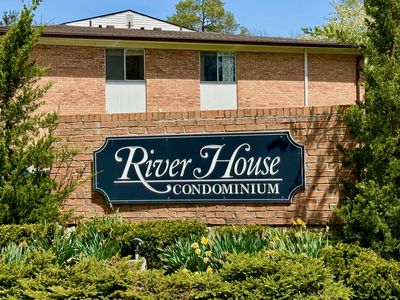 1233 Island Dr APT 203, Ann Arbor, MI, 48105
