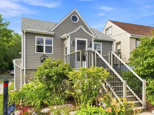1546 Saint Margarets Bay Rd, Lakeside, NS B3T 1A9