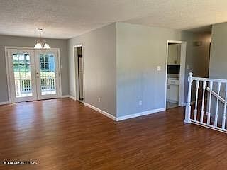 3rd image of 2828 Ithaca Dr NE