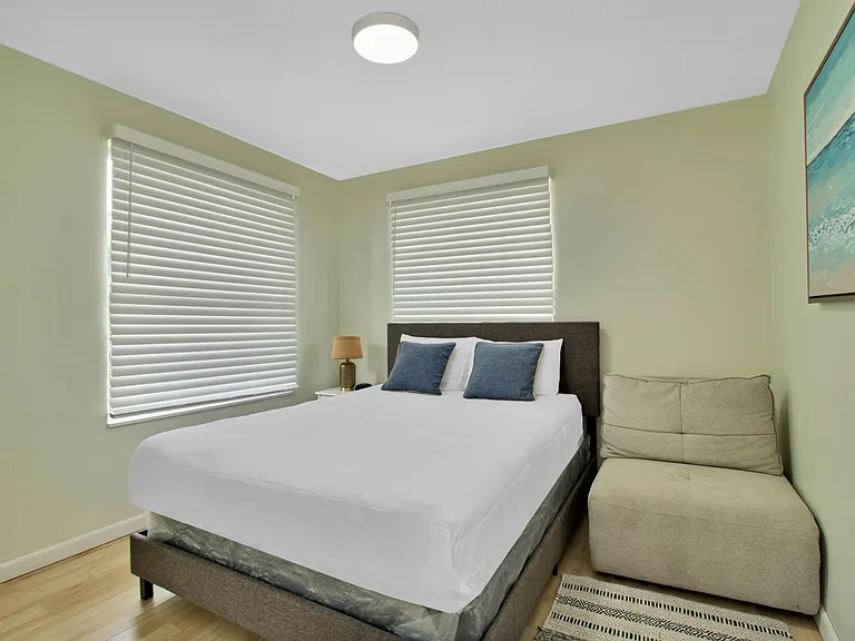 1031 SW 3rd St — Photo 7