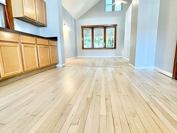 5th image of 2039 W McLean Ave #1