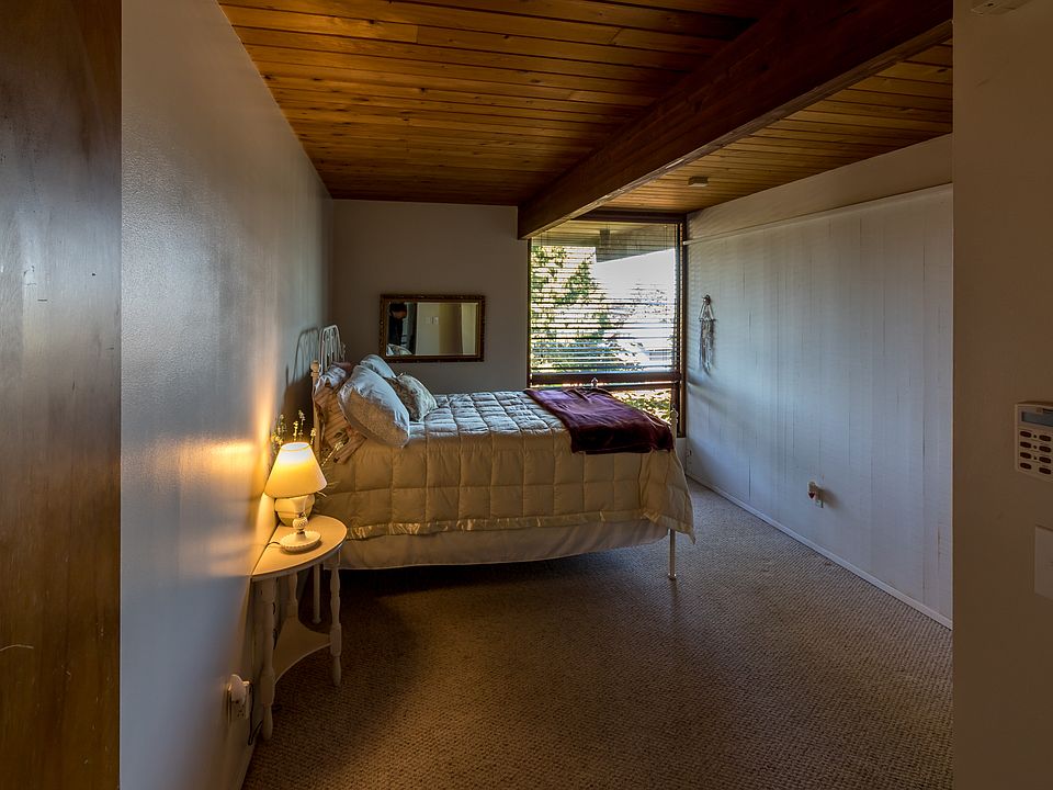 2nd image of 1842 N Skyline Dr