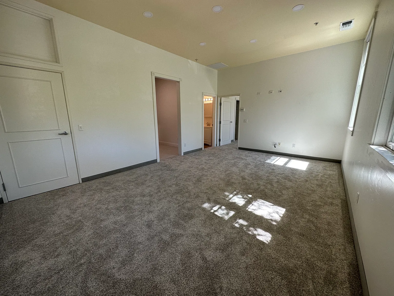 1 bed, 676 sqft, $1,900 — Photo 3
