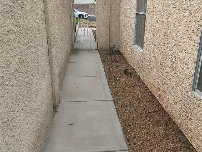 9725 Pima Point Ave — Photo 33