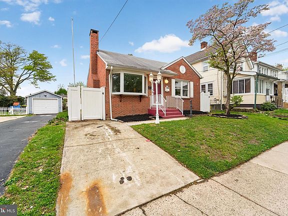 4th image of 39 Reeger Ave
