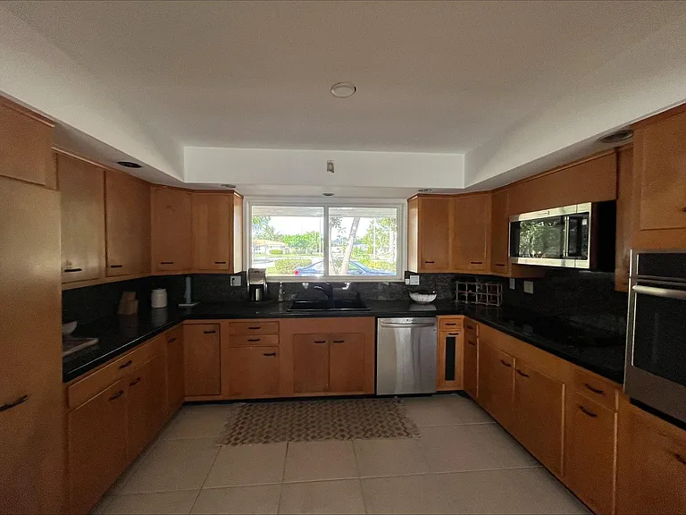 556 SE 15th Ave — Photo 22