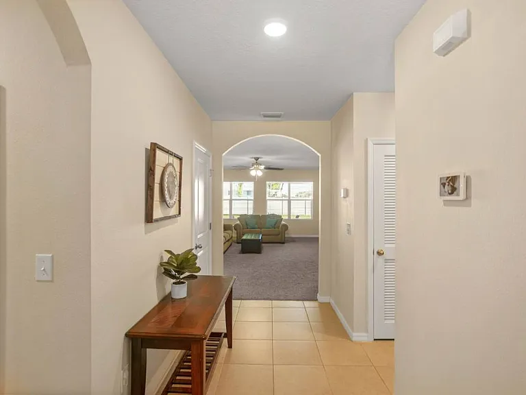 5025 NE 15th Pl — Photo 3