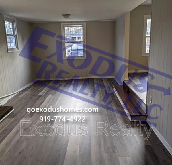 5812 Shenandoah Dr — Photo 2