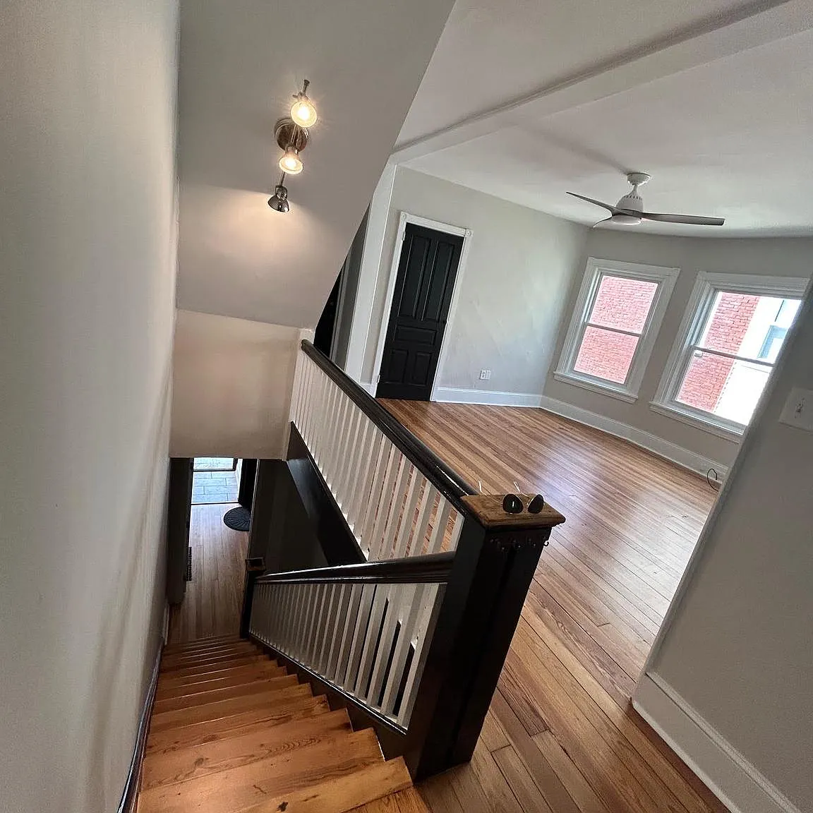 2 bed, 1000 sqft, $2,495 — Photo 3