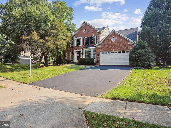 3rd image of 21528 Fox Field Cir