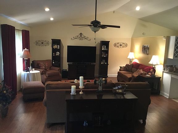 Living rm vaulted ceiling