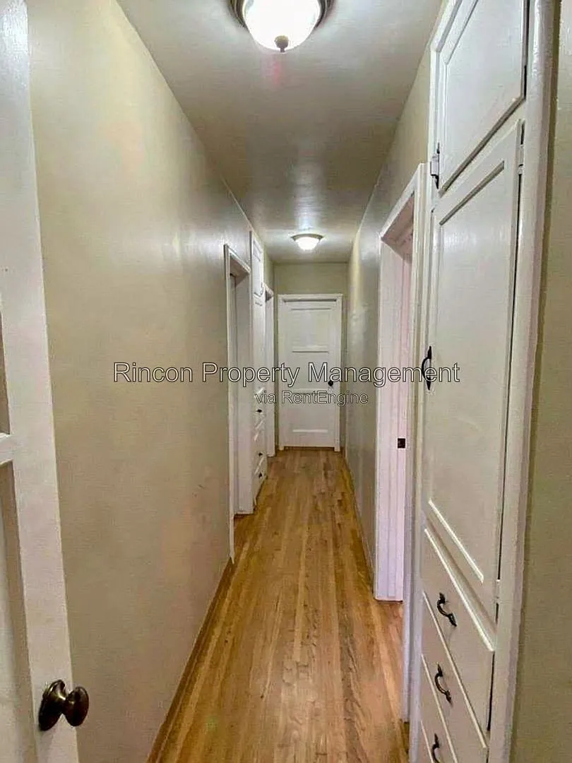 3 bed, 2.5 bath, 2242 sqft, $4,395 — Photo 4