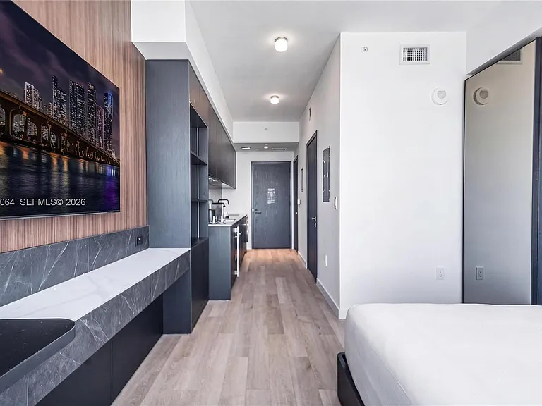 20 NE 11th St #3103B — Photo 10
