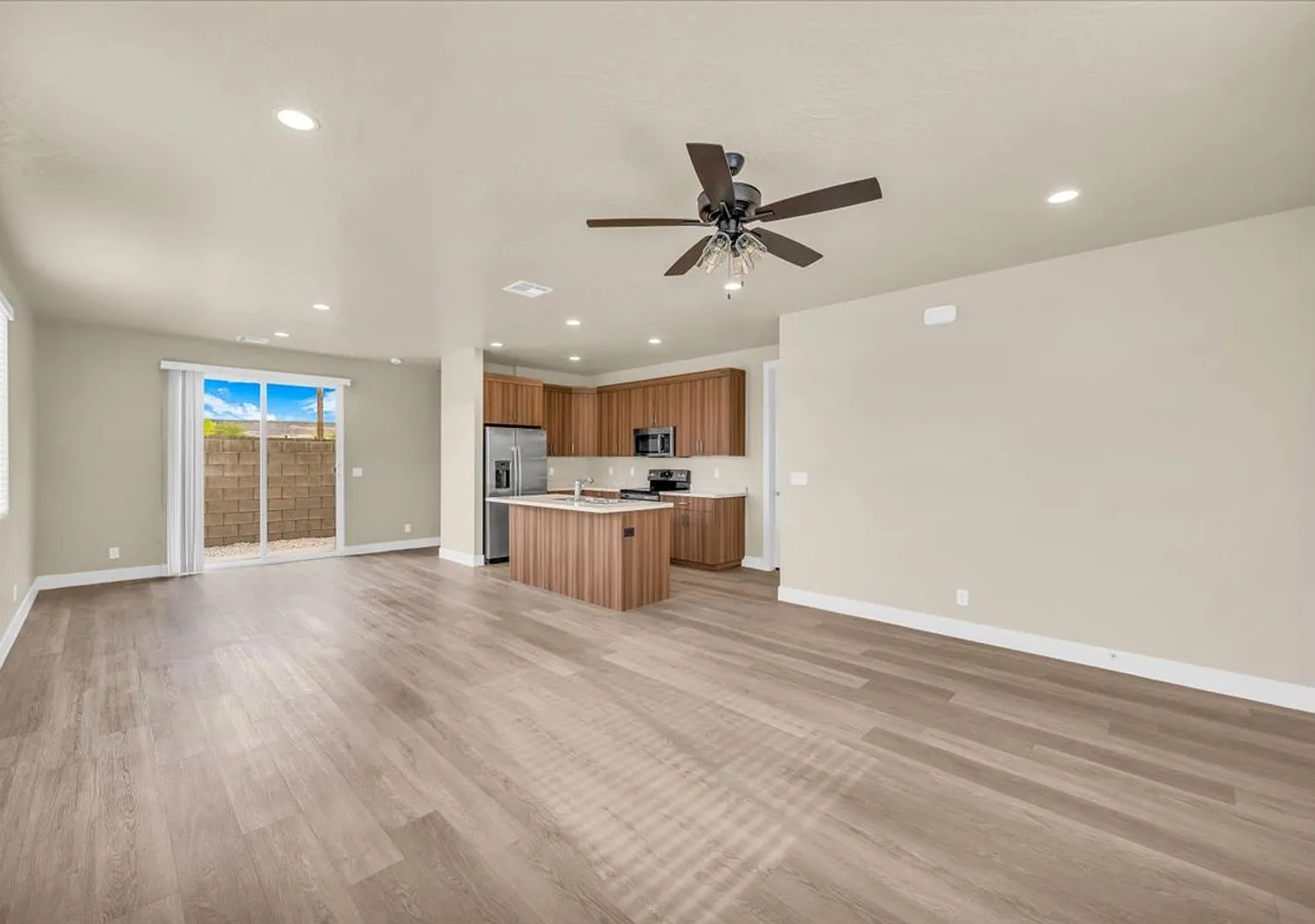 Dixie Center Townhome — Photo 4