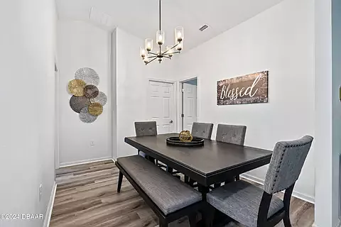 4 bed, 1452 sqft, $2,400 — Photo 3