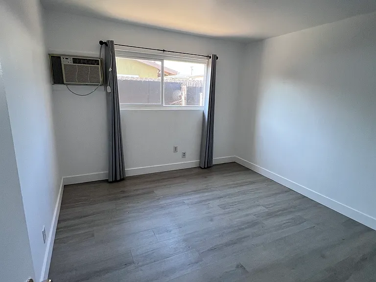 1829 Aileron Ave — Photo 32