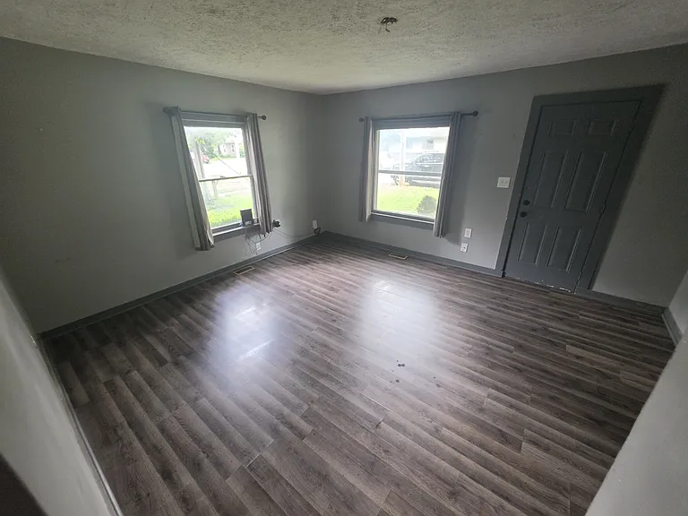 2075 N Grace Ave — Photo 9