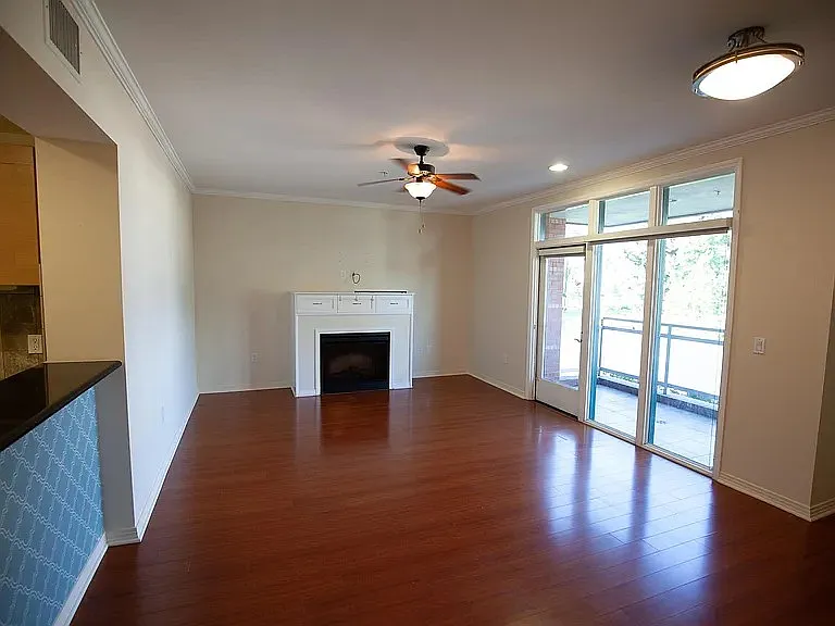 1 bed, 1.5 bath, 966 sqft, $3,300 — Photo 4