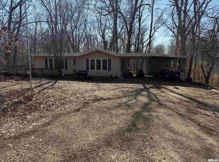 100 Thrush Ave, Pekin, IL