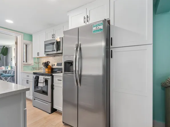 20R Old Point Rd Floor 1, Newbury, MA 01951