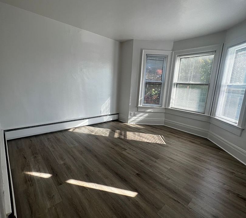 1st image of 26 Irving Pl #11