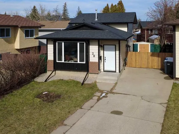28 Dakota Rd W, Lethbridge, AB T1K 5L5