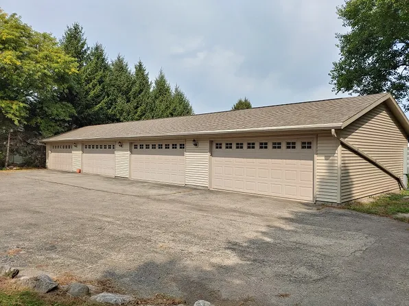 3 bed, 2.0 bath, 1200 sqft, $1,650, 12 Pine Ridge Ct #A, Watertown, WI 53094