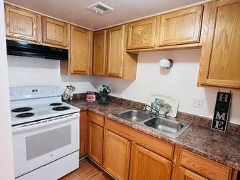 Kelso Vista Apartments — Photo 8