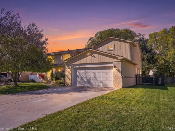 37741 Hollyhead Dr, Farmington Hills, MI 48331