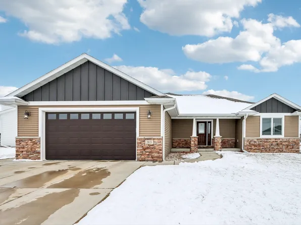 2021 Goldfinch Ln, Sauk City, WI 53583