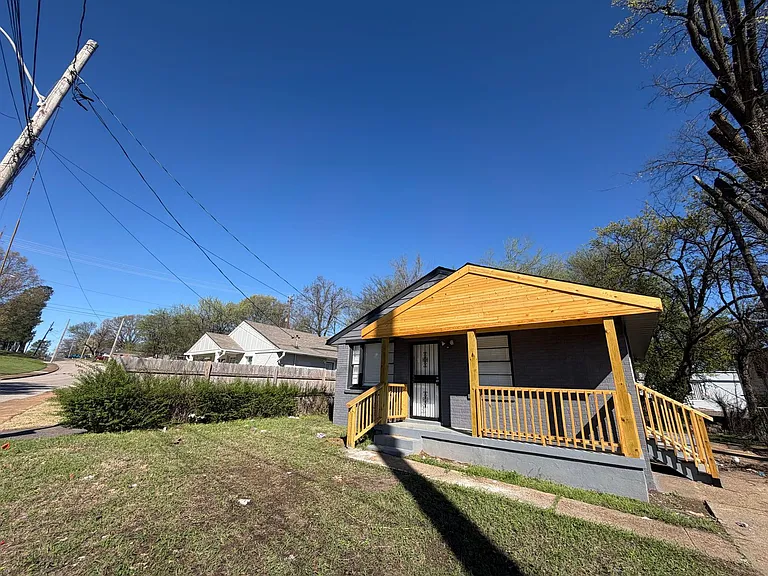 2982 Hale Ave — Photo 2