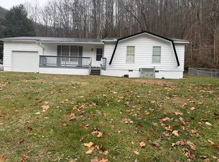 48 Maple Ave, Chester, WV 26034