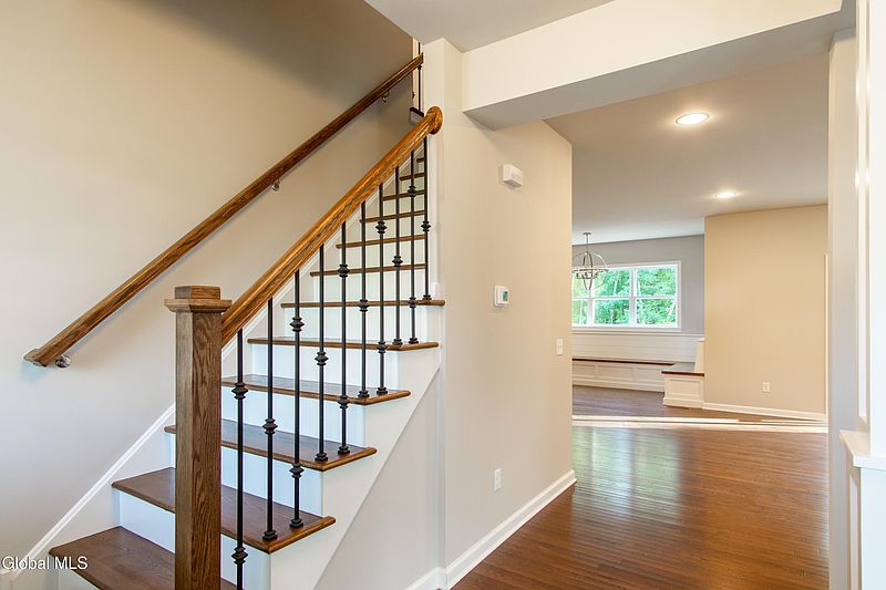 4th image of 7 Mapleton Court