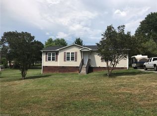 140 Foothill Ln, Pilot Mtn, NC 27041