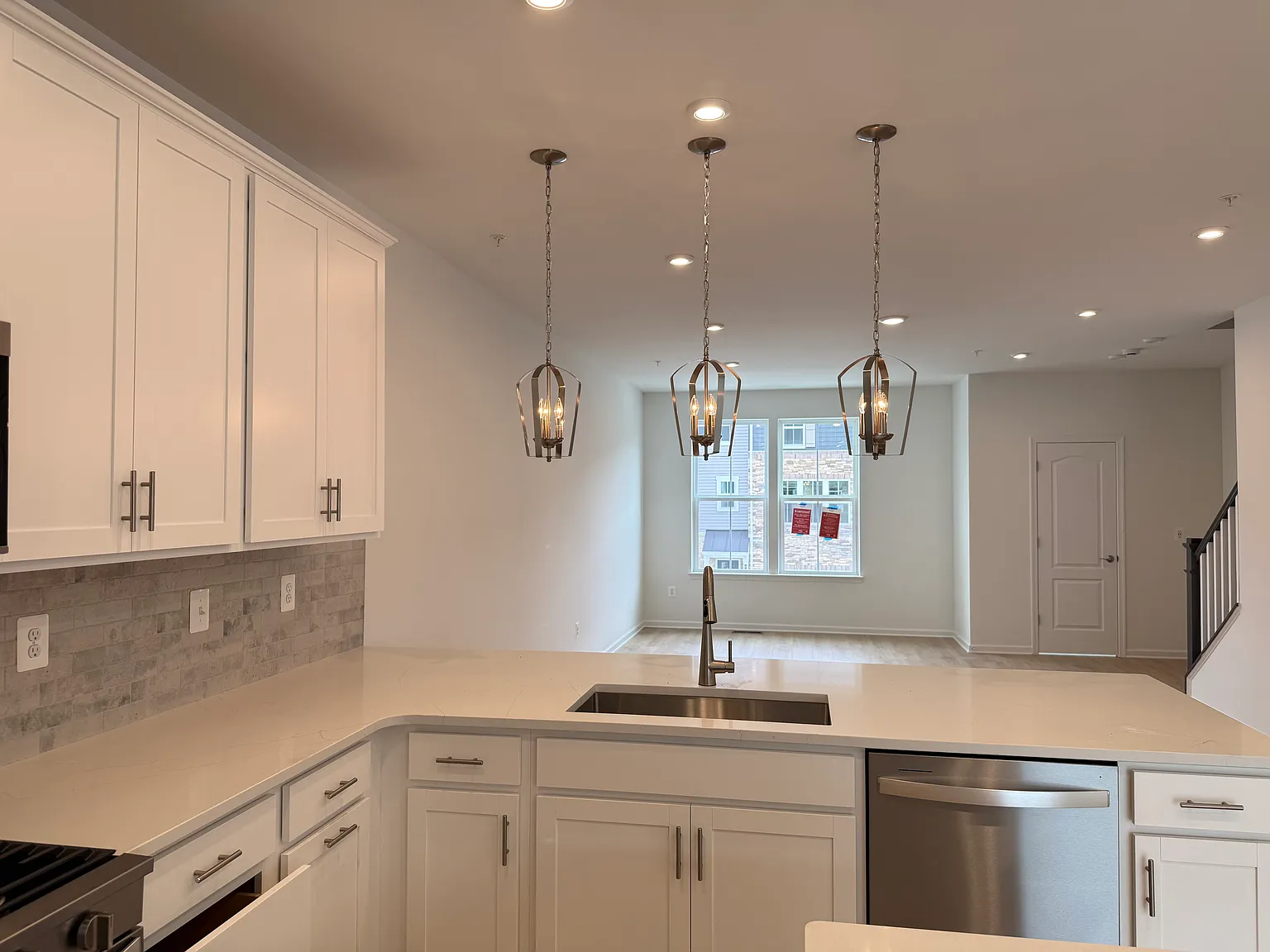 3 bed, 2122 sqft, $3,000 — Photo 1