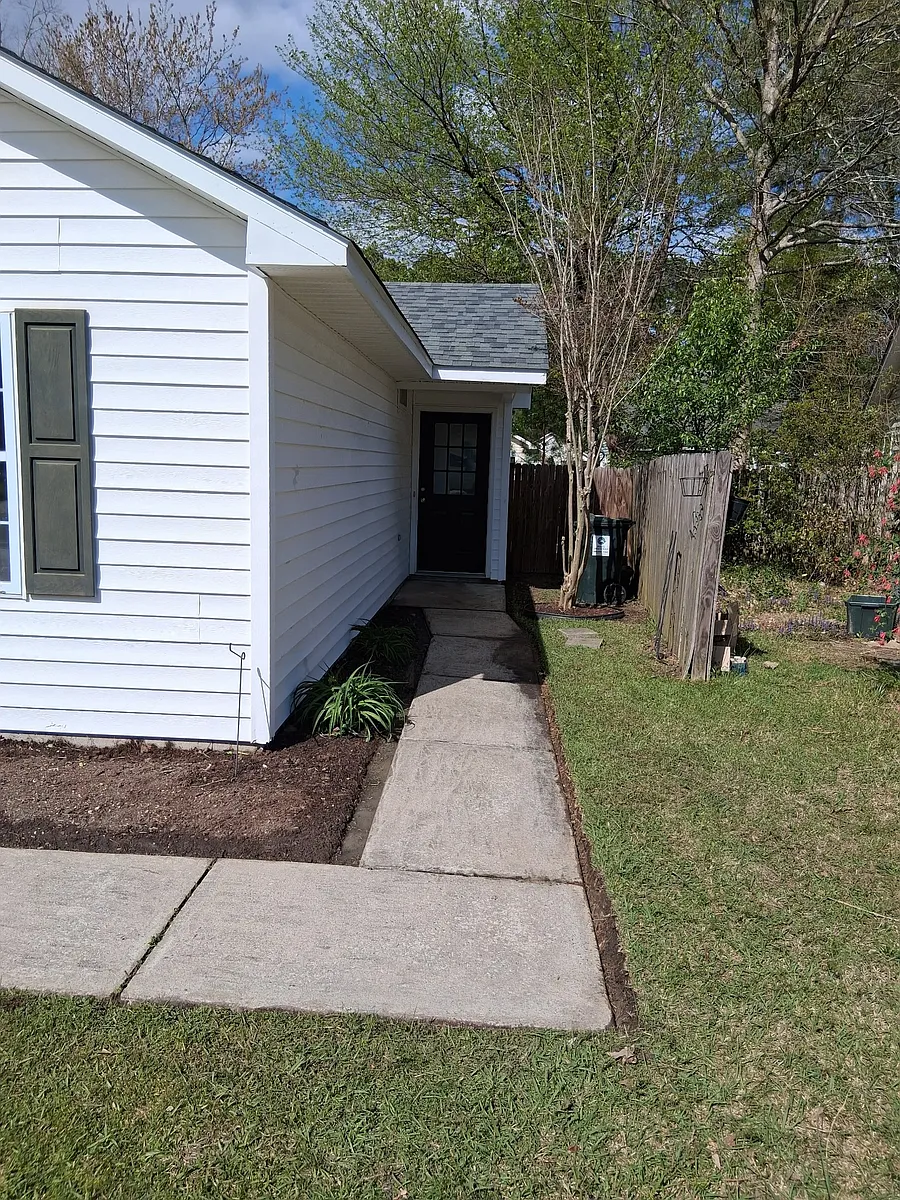 Building Photo - 3594 Red Oak Dr